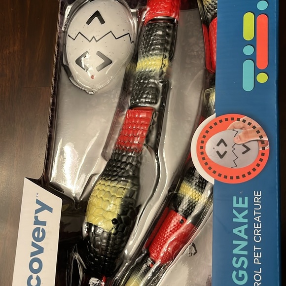 Discovery Kids Remote Controlled King Snake, Realistic Slithering RC Reptile NIB - Picture 3 of 8